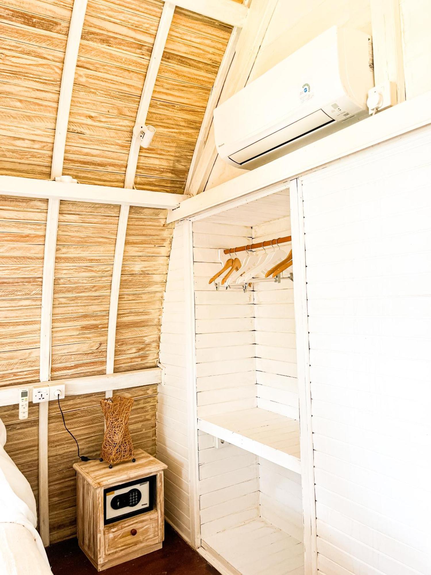 The Edge Lembongan Villa Exterior photo