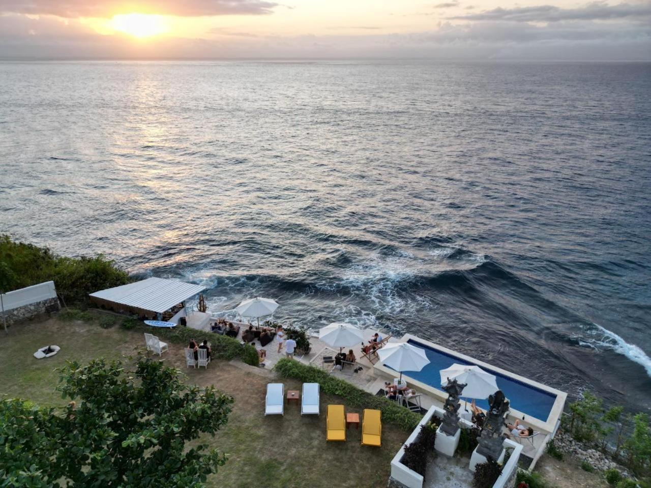 The Edge Lembongan Villa Exterior photo